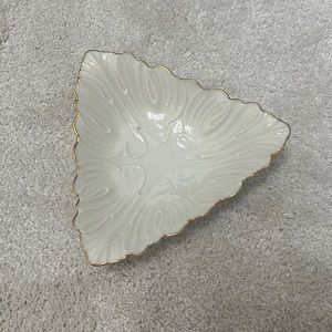 Lenox triangle dish